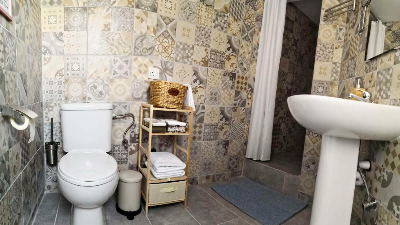 Cozy Getaway In Nicosia Apartment Ngoại thất bức ảnh